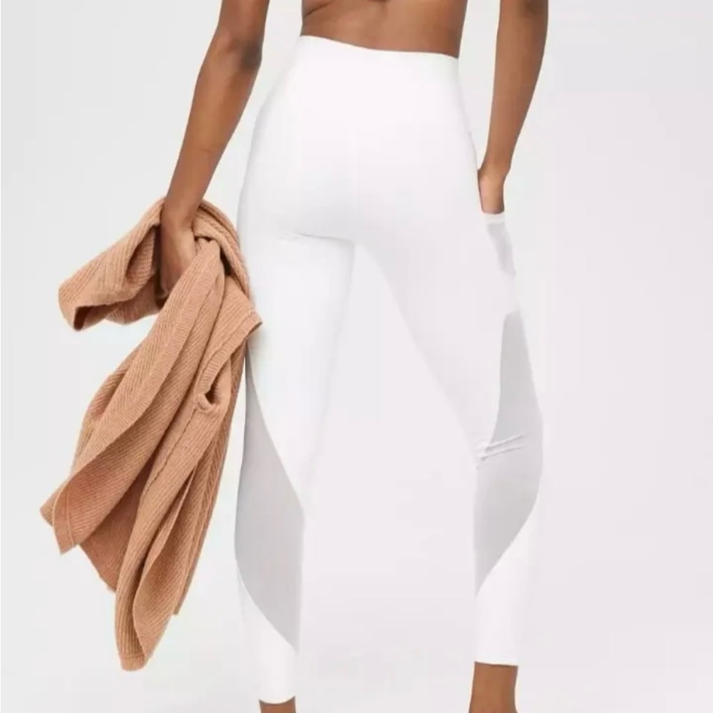 white aerie leggings size small with pockets and mesh on the sides